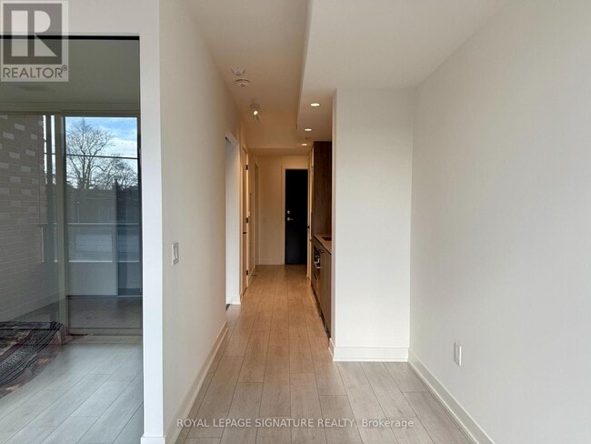 Building Photo - 5 Lakeview Ave