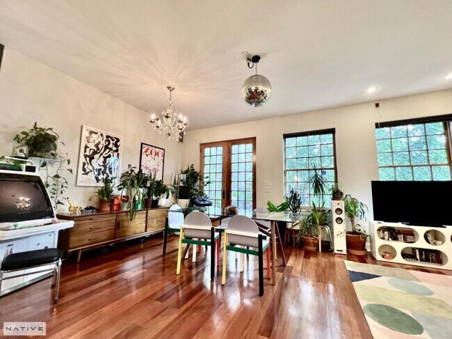 Foto del edificio - 3 bedroom in Brooklyn NY 11222