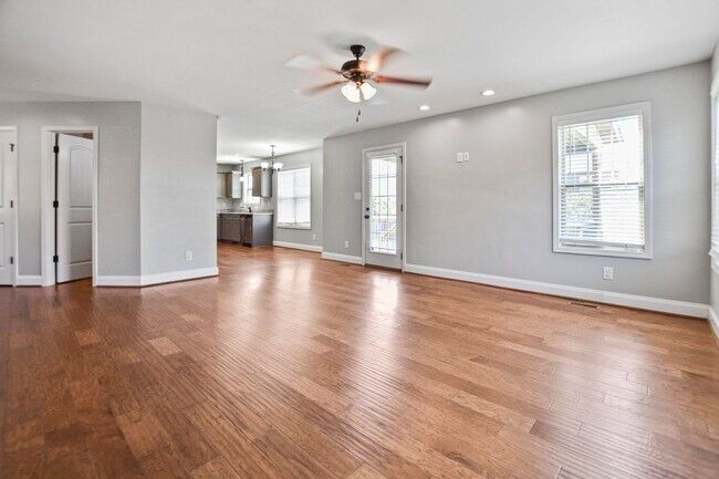 Foto del edificio - Pet Friendly Four Bedroom!