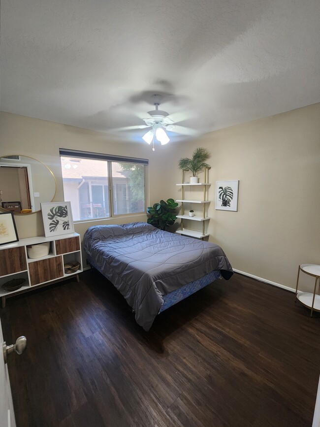 Foto del edificio - 1224 N 84th Pl