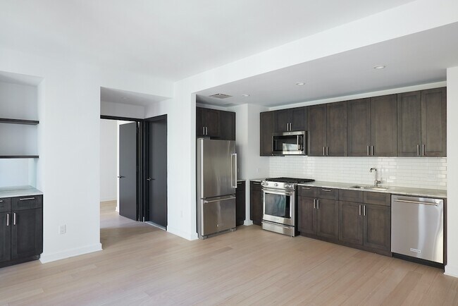 Building Photo - 316 W 71st St