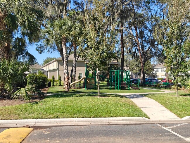 Building Photo - 5864 Fishhawk Ridge Dr