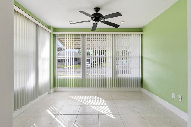 Foto del edificio - 1167 S Drive Cir