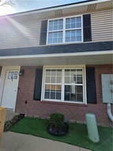 Building Photo - 2300 SE Jayel Terrace