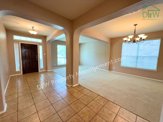 Building Photo - Elegant and Spacious 5-Bedroom Home for Lease in Fort Worth