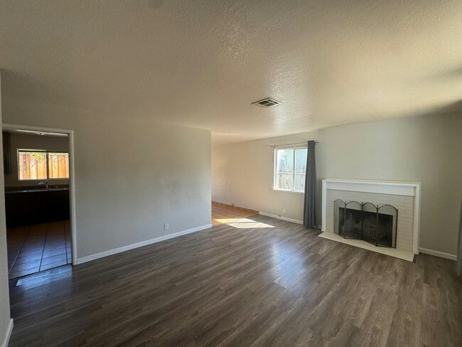 Building Photo - 4571 Alhambra Dr