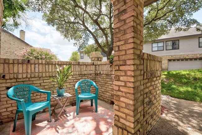 Building Photo - 10819 Crown Colony Dr