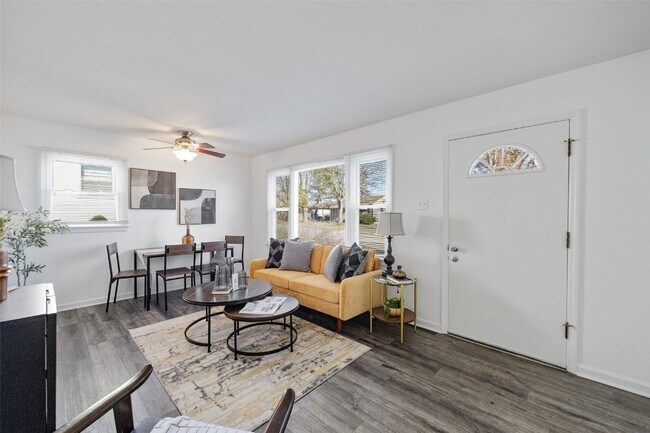 Building Photo - 417 Chamberlin Dr