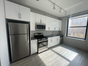 Building Photo - 331 S Wells St