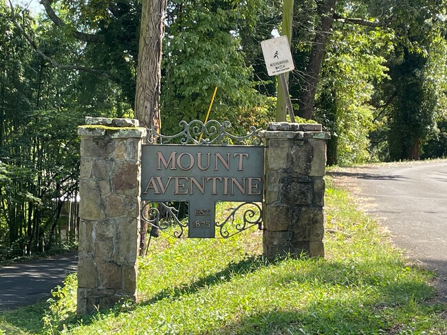 Foto del edificio - 12 Morningside Dr SW