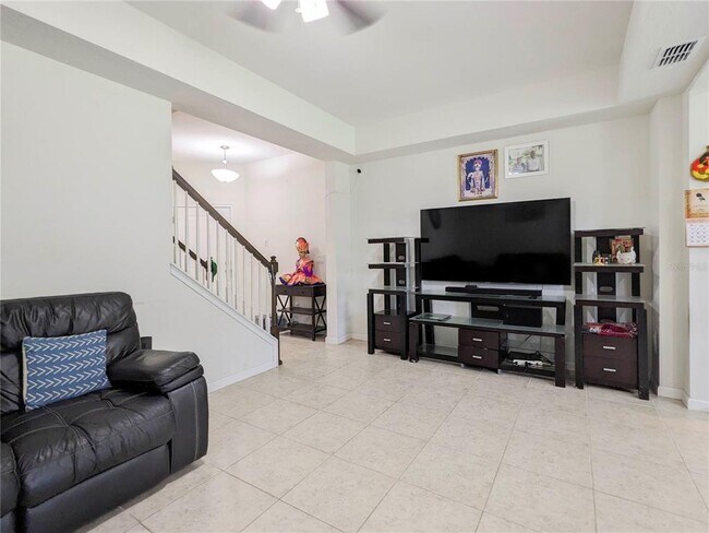 Building Photo - 11670 Rolling Green Dr
