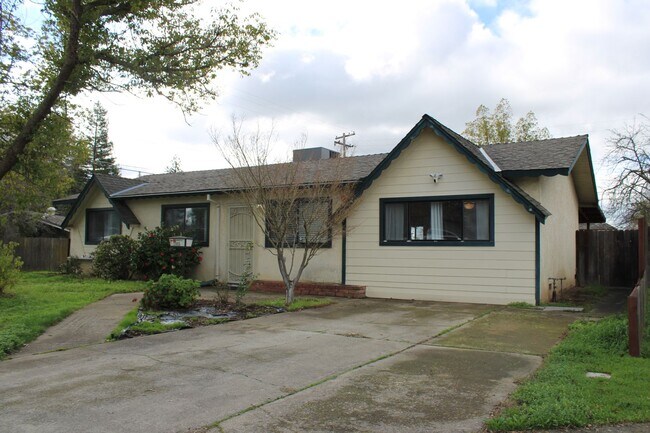 Building Photo - 7905 Julia Ct