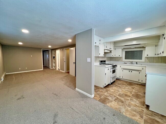 Cocina de la planta baja 1/2 - 1420 3rd Ave SW