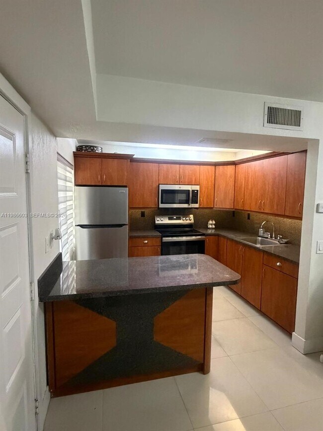 Foto del edificio - 20320 NE 3rd Ct