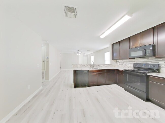 Foto del edificio - 9922 Orchid Spring Ln