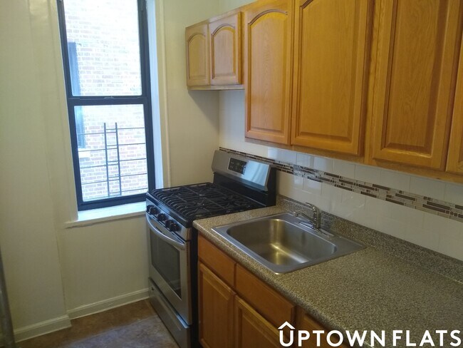Foto del edificio - 2285 Bathgate Ave