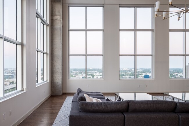 Foto del edificio - 4899 Montrose Blvd