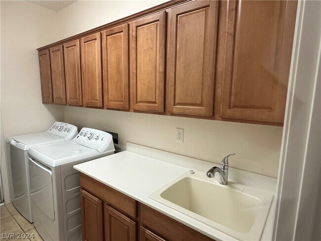 Foto del edificio - 2120 WaterRail Ave