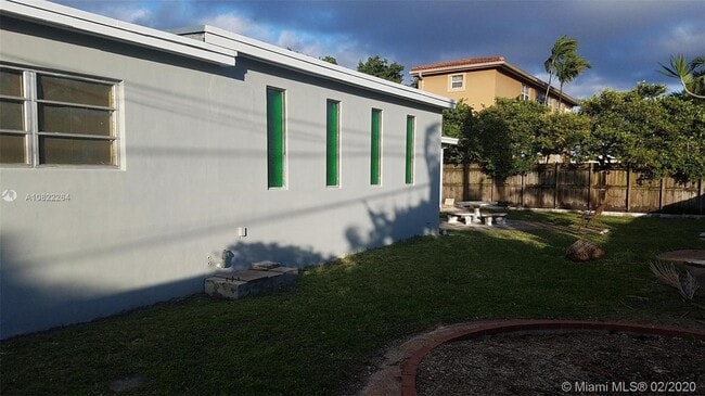 Building Photo - 8420 SW 27th Ln