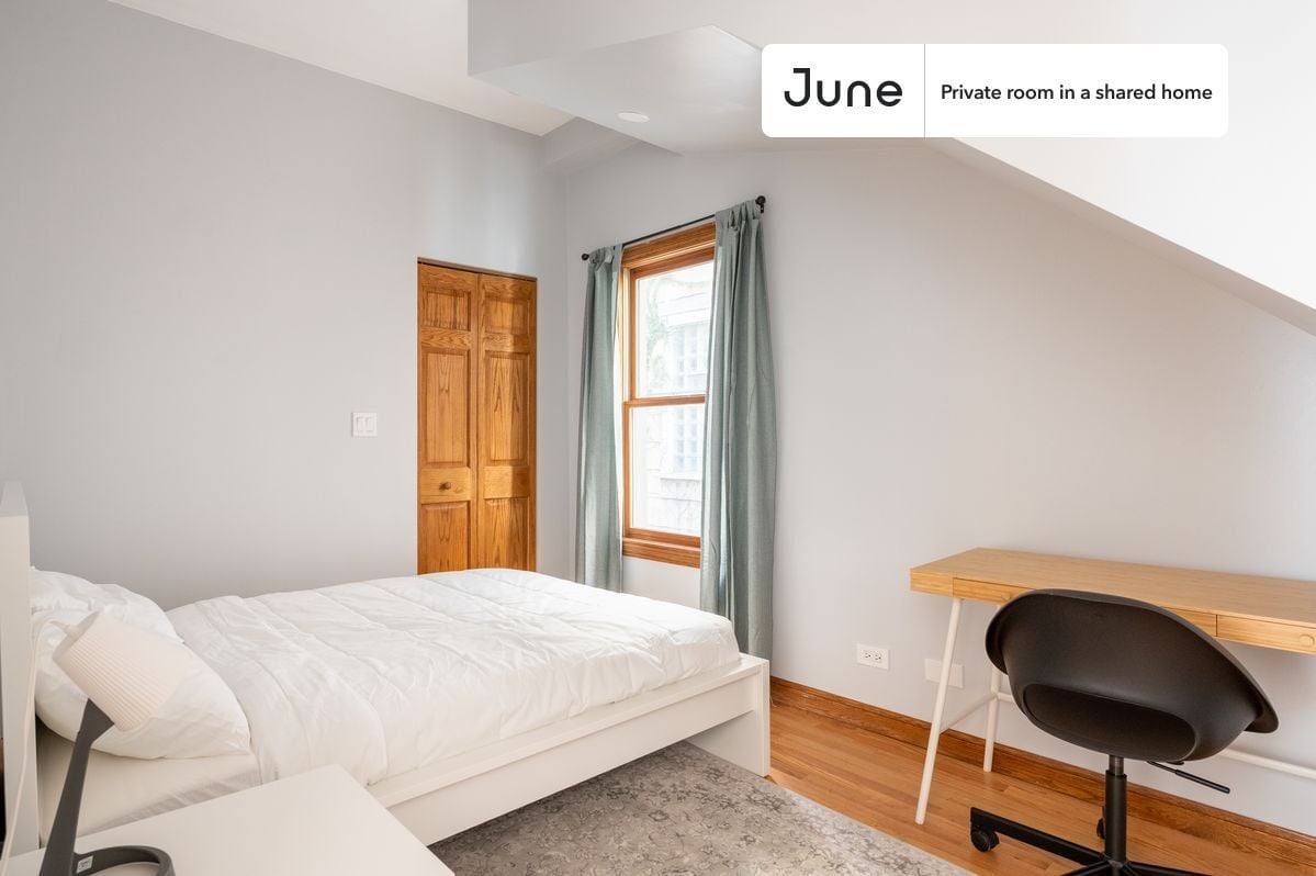 Private bedroom in 3 bed/1 bath Home - Private bedroom in 3 bed/1 bath Home
