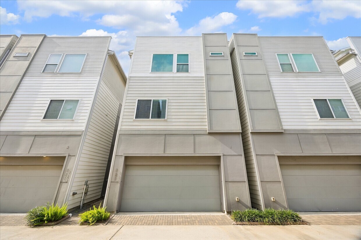 Building Photo - 323 Eado Park Cir