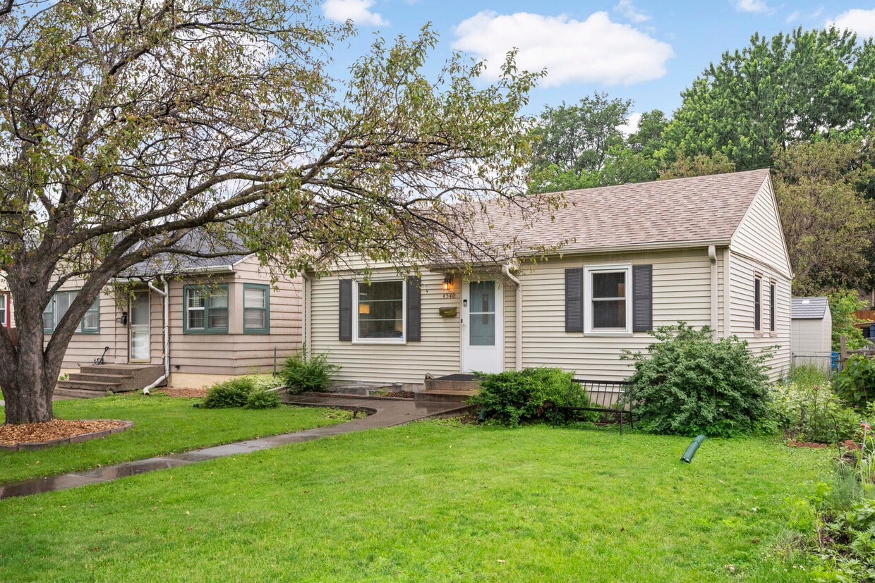 Welcome home to 4540 3rd Ave - 4540 3rd Ave S