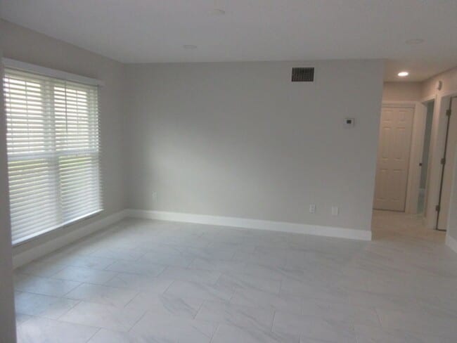 Building Photo - Available now! Winter Springs fully renova...