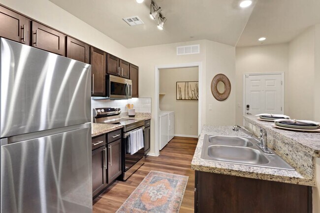 Building Photo - Cortland on the Loop