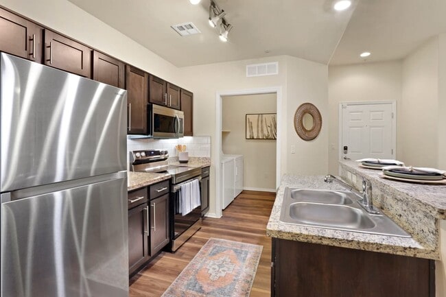 Building Photo - Cortland on the Loop