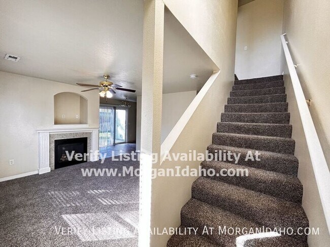 Building Photo - Fireplace, washer/dryer, under-the-stair s...