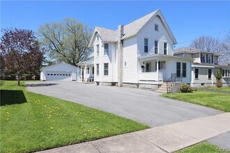 Building Photo - 843 Davidson St