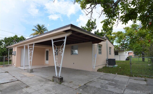 Building Photo - 5510 SW 32nd Ct