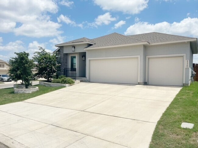Foto del edificio - This stunning, 4BED/2BATH, well maintained...
