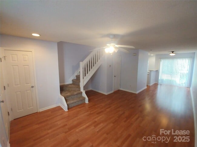 Building Photo - 10146 Forest Landing Dr