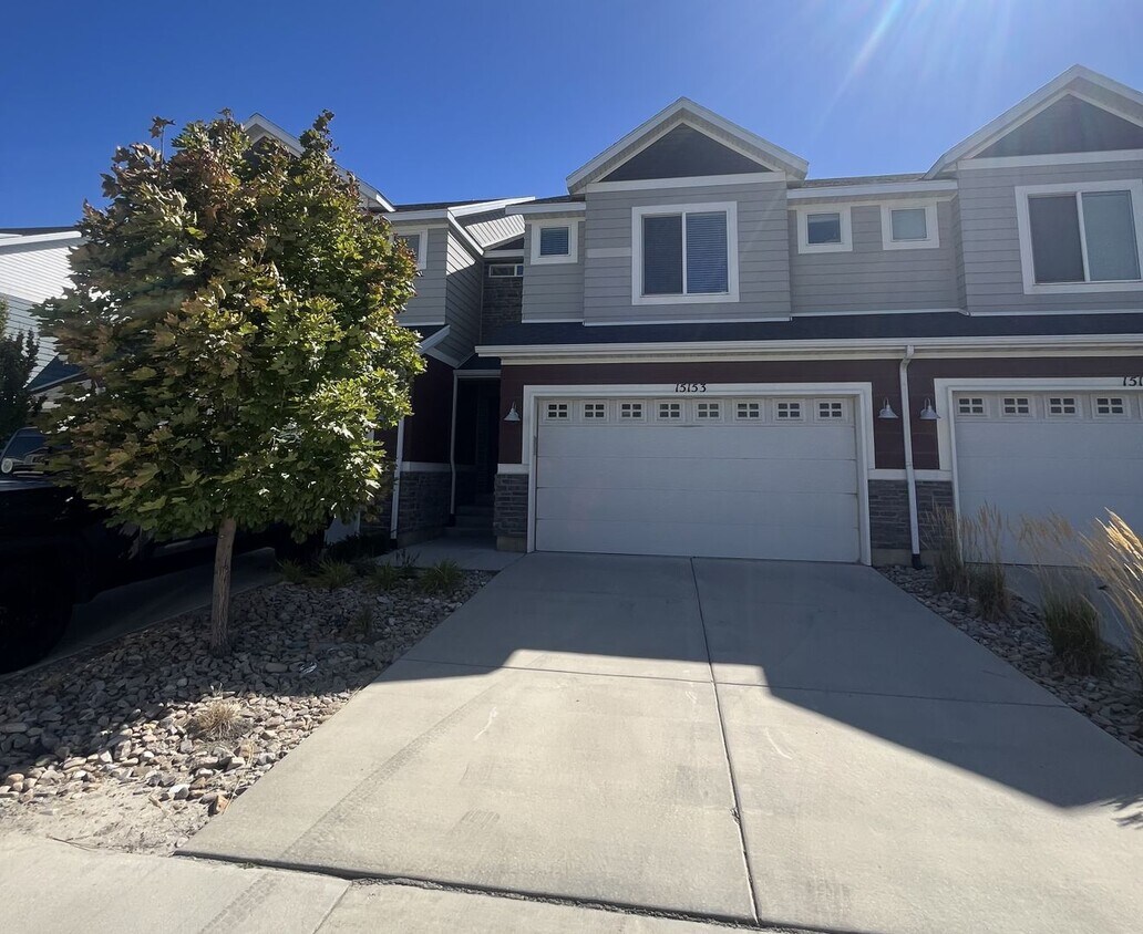 Primary Photo - Beautiful 3 Bedroom Townhome in Bluffdale