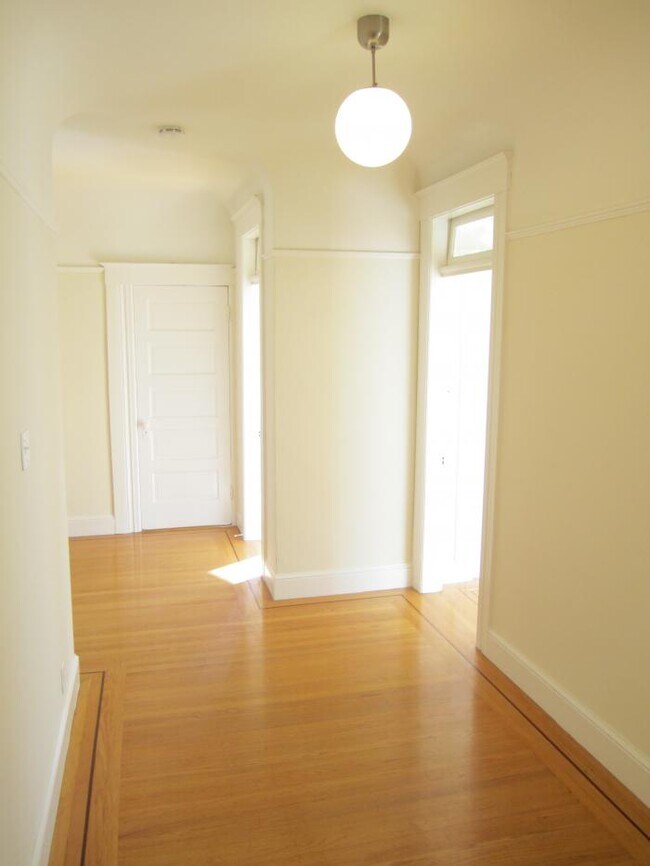 Building Photo - 3 bedroom in San Francisco CA 94133