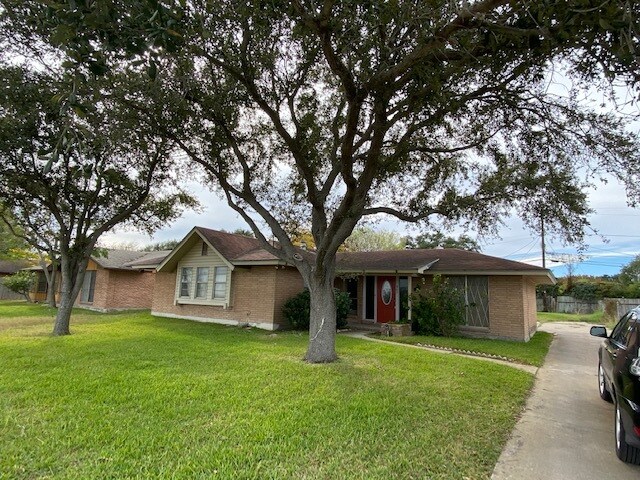 Foto principal - 841 Belmeade Dr