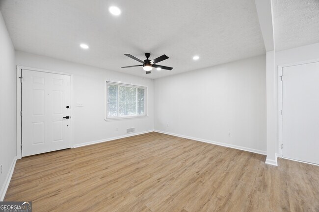 Foto del edificio - 1517 Colony East Cir