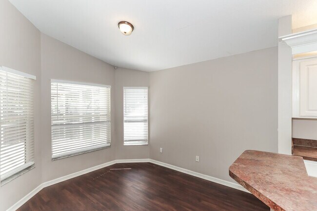 Foto del edificio - 1710 Wakefield Dr