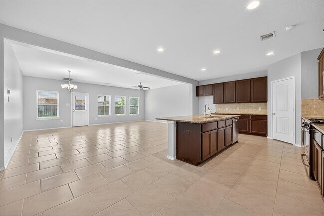 Building Photo - 154 Meadow Grove Dr