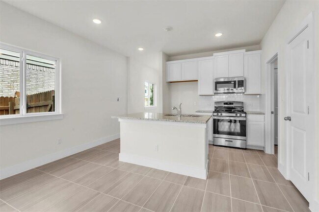 Building Photo - 130 Yearling Wy