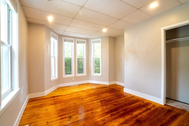 Foto del edificio - 18 Drew Ave