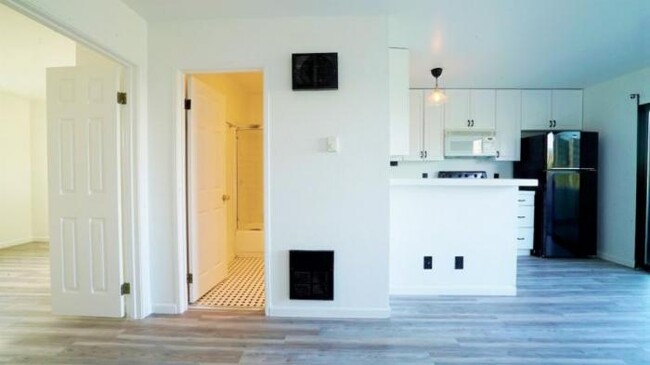 Building Photo - 1 bedroom in Oakland CA 94607