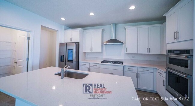 Foto del edificio - Like New Beacon Lake Home with Lots of Upg...