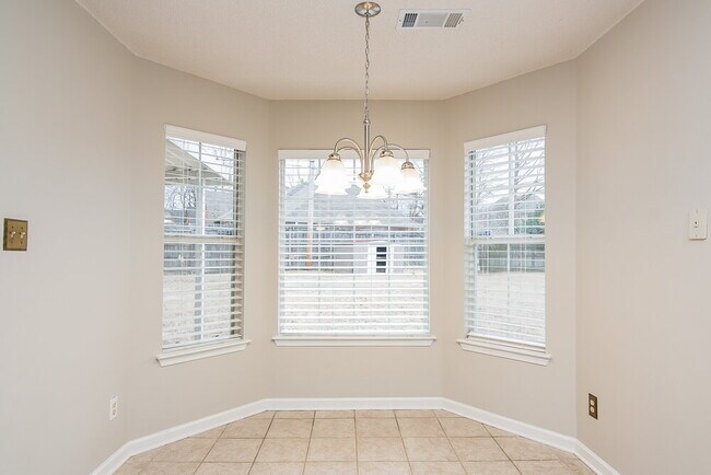 Building Photo - 8541 Highland Glen Cir S