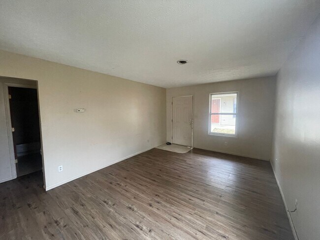 Foto del edificio - 511 E Franklin St