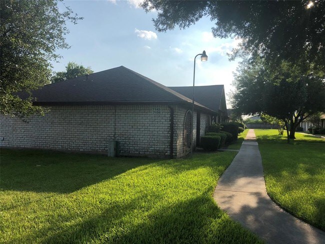 Foto del edificio - 7144 Jetty Ln