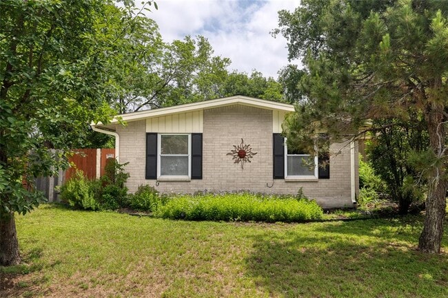 Building Photo - 2718 St Edwards Cir