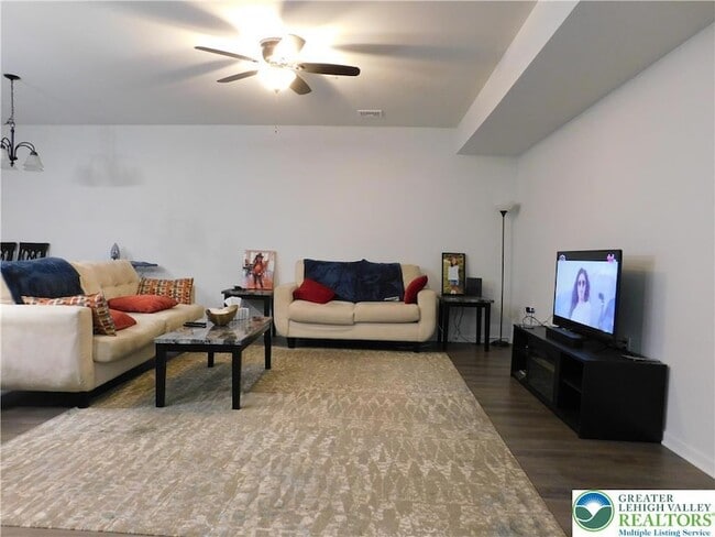 Building Photo - 1047 Cetronia Rd