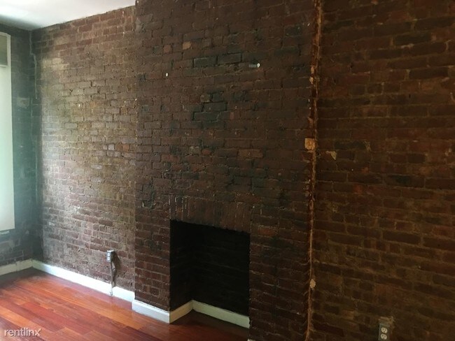 Building Photo - 1 br, 1 bath Apartment - 245 E 10th St